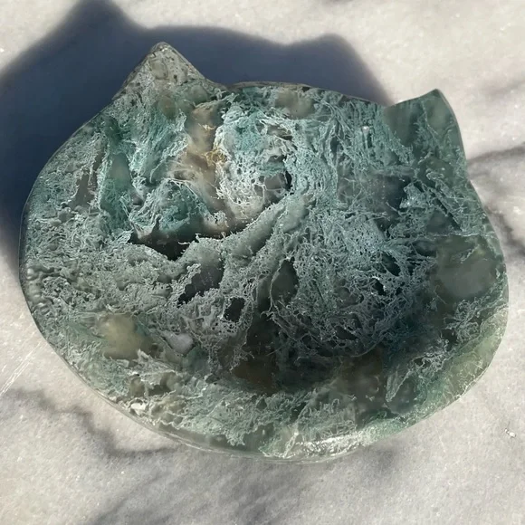 Green Moss Agate Carved Bowl in the shape of a cat - Picture 1 of 4